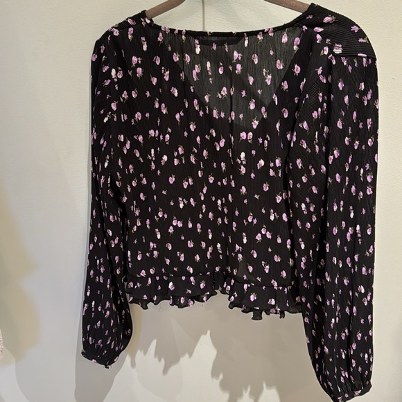 Zara black floral v neck blouse with ruffled waist EUC - Picture 5 of 6